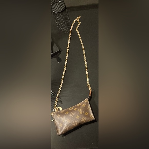 Auth Louis Vuitton Monogram pouch crossbody w/ box not original chain 🔥 - Picture 5 of 7